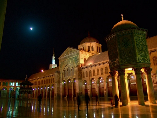 omayyed-mosque-damascus-syria-moon-night
